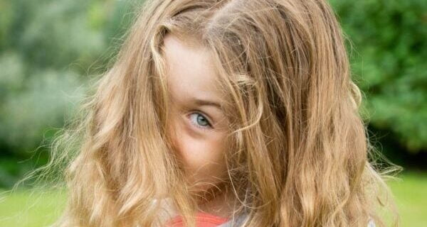 De ce Zambim Atunci cand Vedem un Copil?